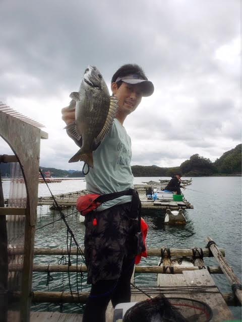 イカダで五目釣り