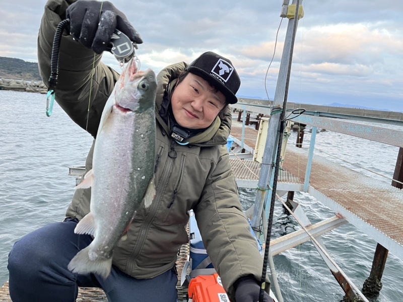 小島養魚場で絶品トラウトサーモン釣り