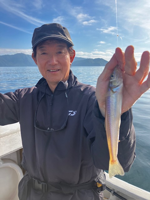 小浜湾の船キス